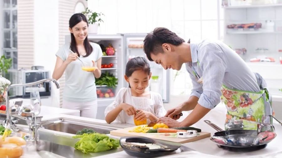 gia-dinh-kho-khan-con-cai-cung-chia-se