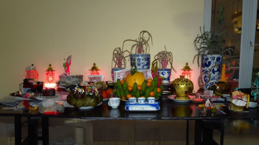 thap-huong-tien-that-co-nen-khong
