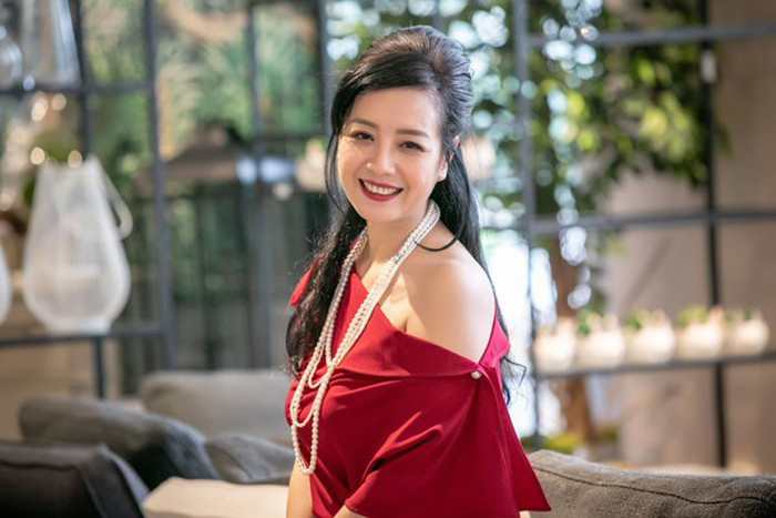 53-tuoi-va-da-len-chuc-ba-ngoai-nsut-chieu-xuan-van-tre-dep-bat-ngo-16