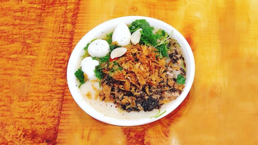 banh-duc-nong-trung-cut