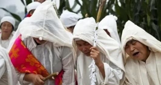 4-khong-nen-cham-vao-mat-nguoi-d