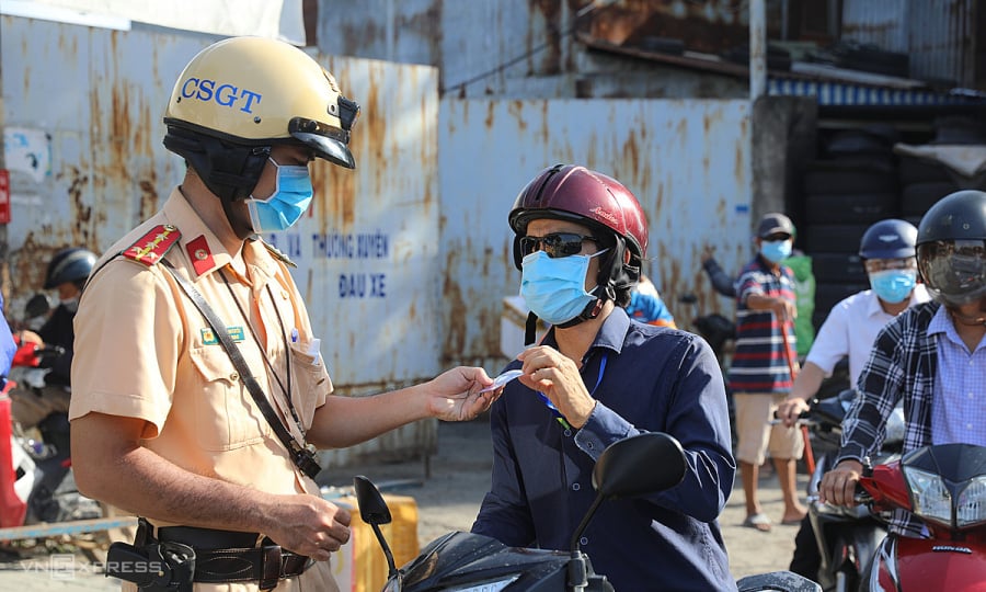 nho-nguoi-khac-nop-phat-lay-xe-ho-duoc-khong-1