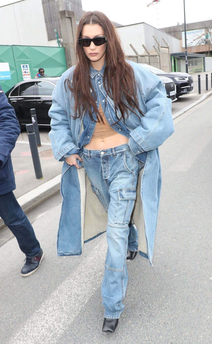 Những món đồ denim dã chính thức tái sinh, mang lại nguồn cảm hứng mạnh mẽ và sự kết hợp độc đáo giữa tính hiện đại và hồi tưởng.