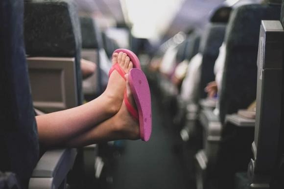 flipflops-plane-ngoisaovn-w1280