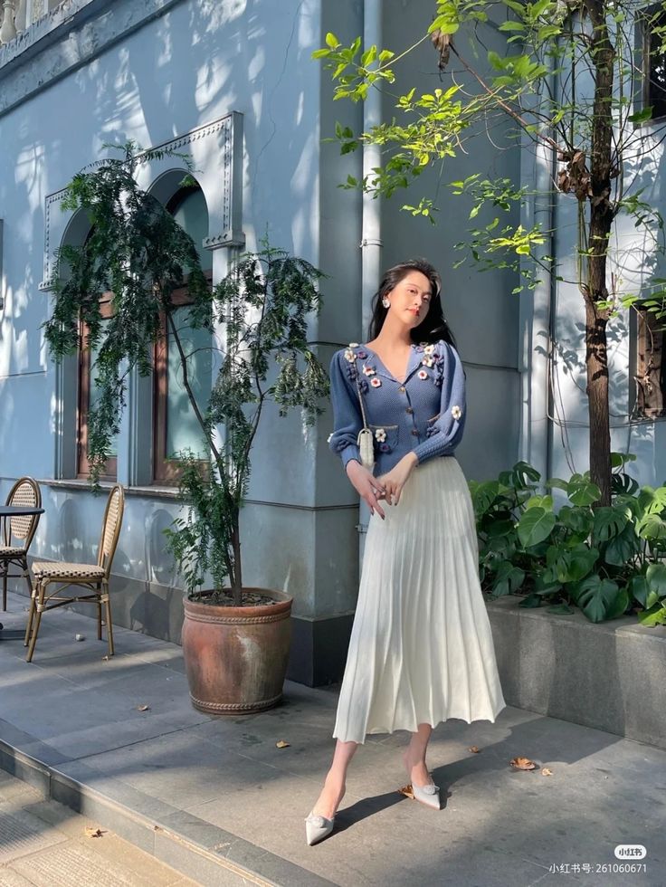 Áo cardigan là mảnh ghép hoàn hảo với chân váy