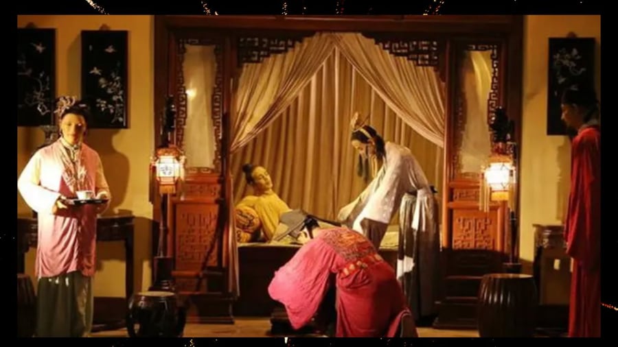 cung-dien-lon-phong-ngu-nho