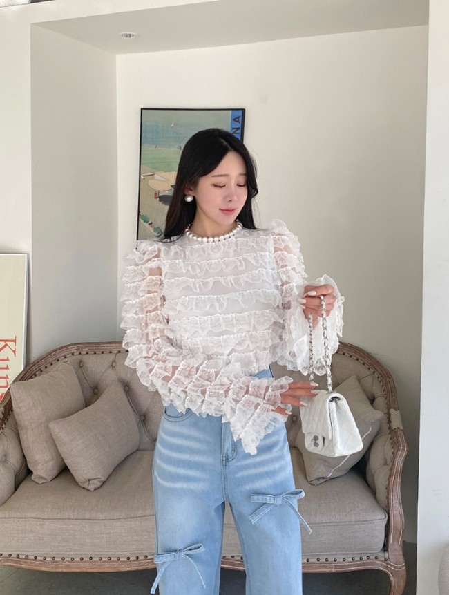 Các tầng vải voan được sắp xếp một cách đều đặn, hợp lý giúp Shbet999 com đăng nhập này trở nên kín đáo, ý nhị hơn. 
