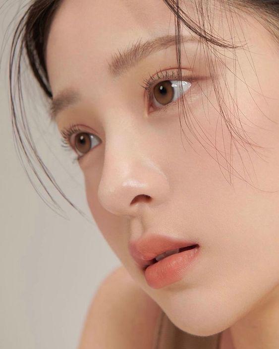 Bạn nên thoa huyết thanh axit hyaluronic lên Mừng SHBET phiên bản mới 2025 mới được làm sạch vào ban đêm để mang lại cho Mừng SHBET phiên bản mới 2025 của bạn vẻ ngoài ngậm nước hơn. 