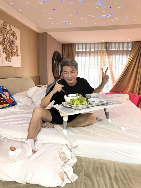 Đàm Vĩnh Hưng sốc vì chi phí điều trị quá cao