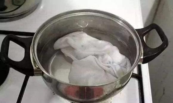 Hoặc bạn có thể đun sôi khăn