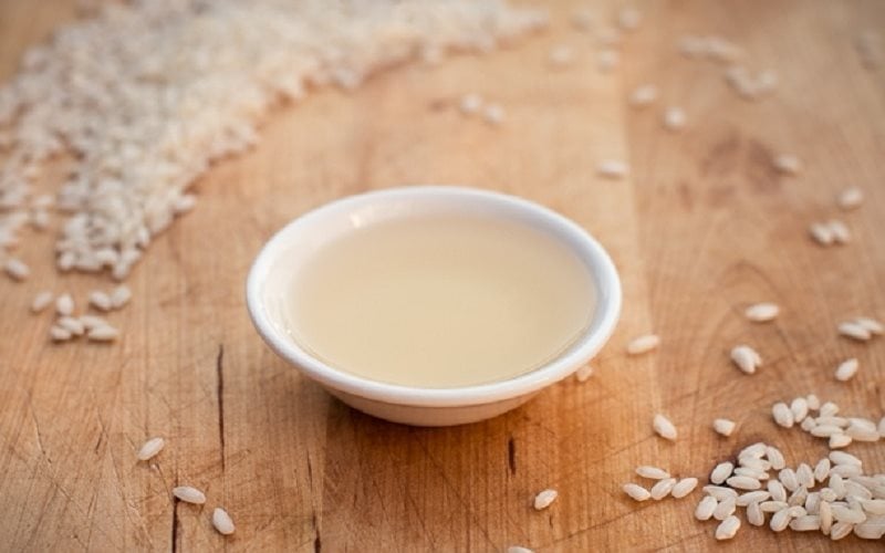 Giấm là gia vị thường thấy trong bếp người Việt