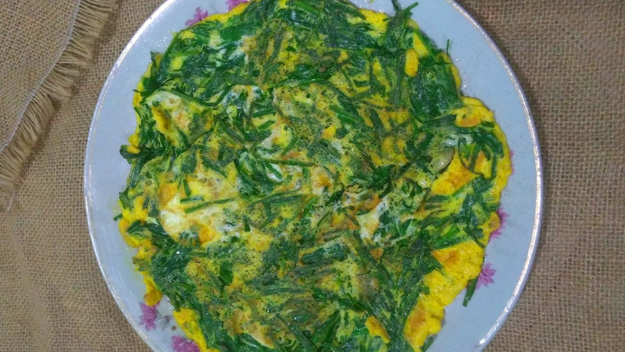 Trứng rán lá hẹ