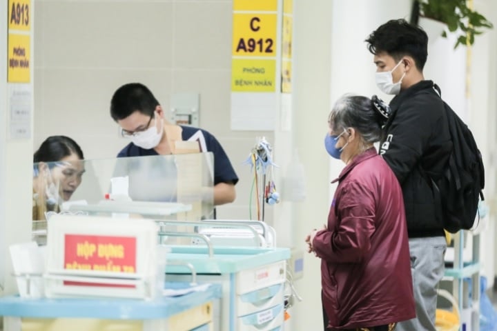 Phân tuyến khám chữa bệnh bảo hiểm y tế được thực hiện theo quy định tại Điều 3, Thông tư số 43/2013/TT-BYT ngày 11/12/2013. 