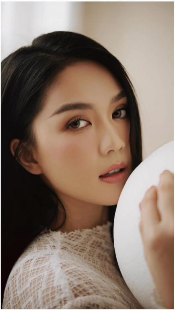 Cô dường như cũng muốn tìm kiếm một người bên cạnh    