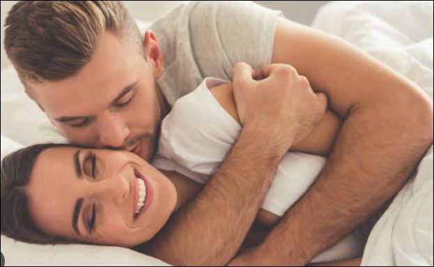 Phụ nữ ly hôn họ thường sống thoáng, sẵn sàng nói chuyện với nhiều người đàn ông khác mà mình thích. (ảnh minh họa)