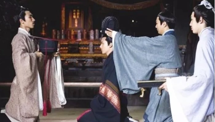 Cấm kỵ sờ đầu nam giới
