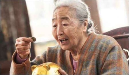 Giữa bạn bè thì tốt nhất đừng vướng vào những món nợ ân tình, nhất là càng thân thích càng không nên nợ. (ảnh minh họa)