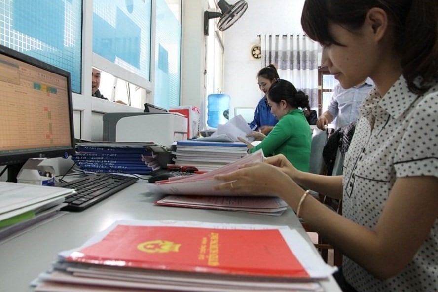 Sổ đỏ, Sổ hồng được cấp trước khi Luật Đất đai 2024 có hiệu lực vẫn có giá trị pháp lý mà không phải làm thủ tục đổi lại trừ trường hợp người dân có nhu cầu đổi mới.