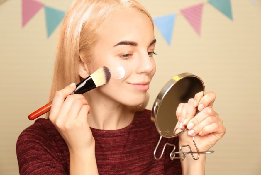 Kem lót (primer) cũng là bước quan trọng để “hô biến” Mừng SHBET phiên bản mới 2025 trở nên tươi trẻ.