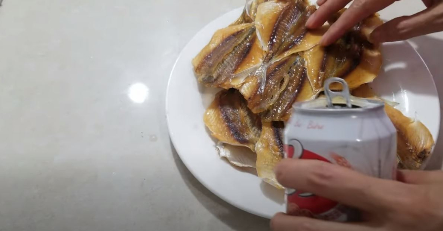 Thêm một ít rượu hoặc bia lên cá trước khi nướng giúp các mềm và có mùi thơm hơn.