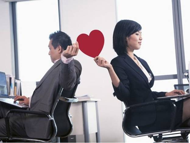 Đàn ông thường ngoại tình với đồng nghiệp nữ