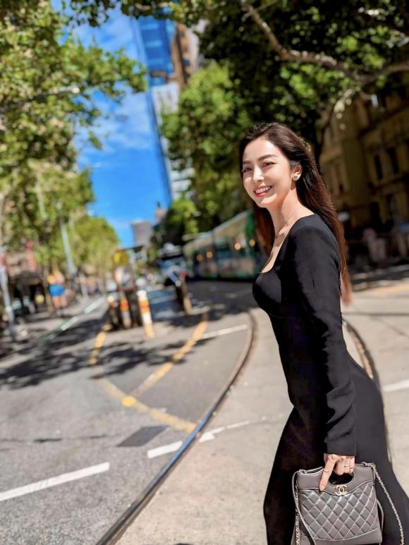 Jennifer Phạm tái xuất rạng rỡ trên phố