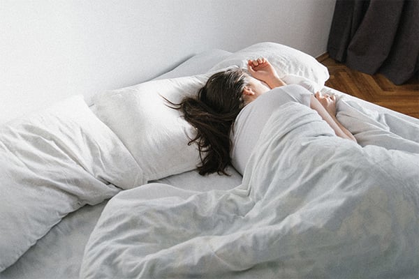 Đừng ngủ với cảm xúc căng thẳng    
