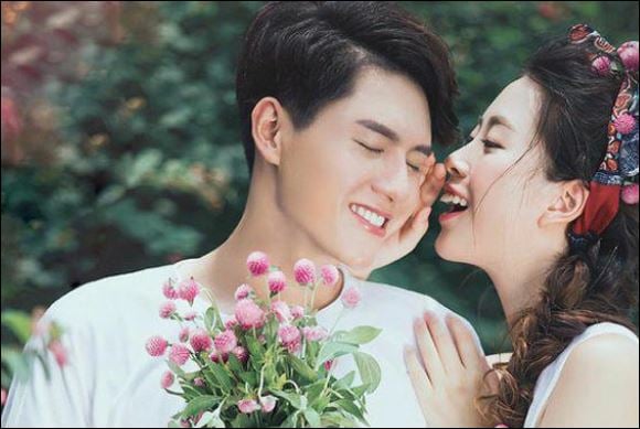 Trong việc ăn uống, nếu các cặp đôi nhường đồ ăn ngon cho nhau như một lẽ tự nhiên hoặc ăn đồ thừa của nhau thì điều này chứng tỏ các bạn coi trọng nhau. (ảnh minh họa)