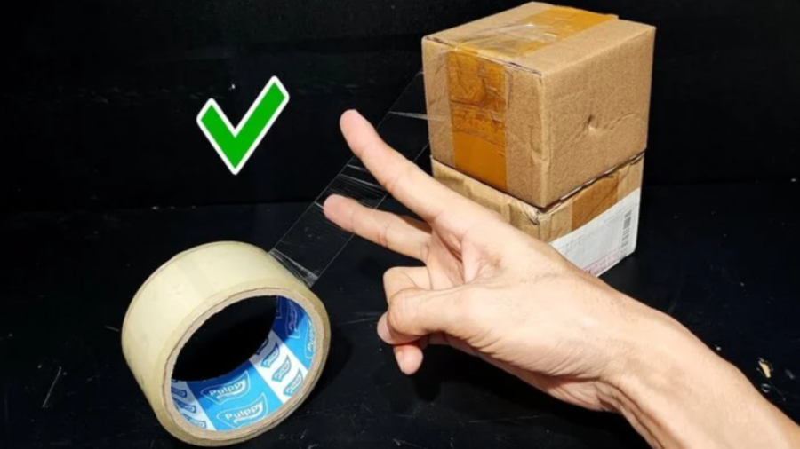 Mẹo nhỏ giúp bạn cắt băng dính chỉ bằng 2 ngón tay