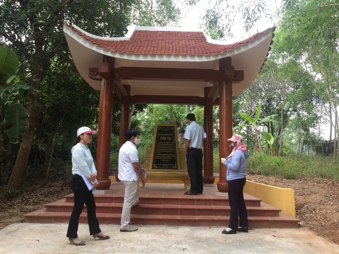 Chùa tọa lạc cách lăng Vĩnh Diên (còn gọi là lăng Trên) khoảng một kilômét về hướng Tây và cách lăng Vĩnh Diễn (lăng Dưới) khoảng năm trăm mét về hướng Đông