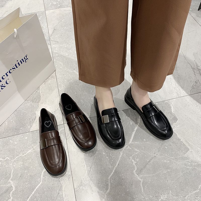 Loafer là một gợi ý tuyệt vời, phô diễn sự mạnh mẽ nhưng cũng không kém phần tinh tế