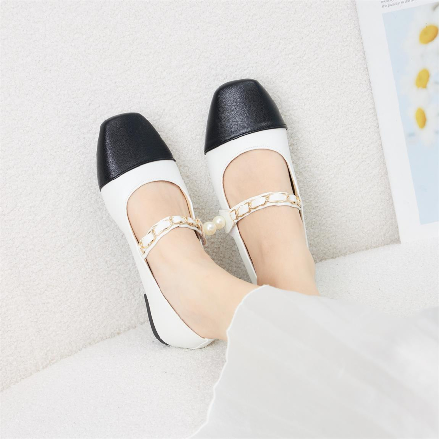 Giày búp bê là item không thể thiếu trong bộ sưu tập thời trang của chị em phụ nữ ngoài 40