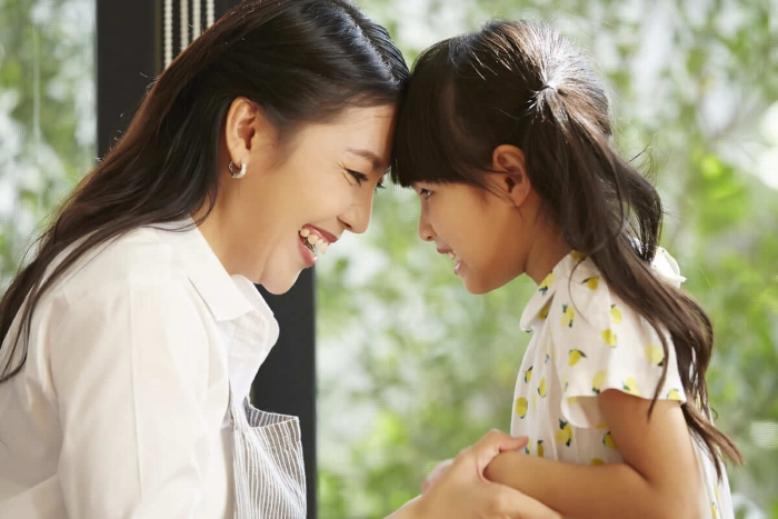 Nuôi dạy con gài đầu tiền là phải có tính cách tốt. (Ảnh minh họa)