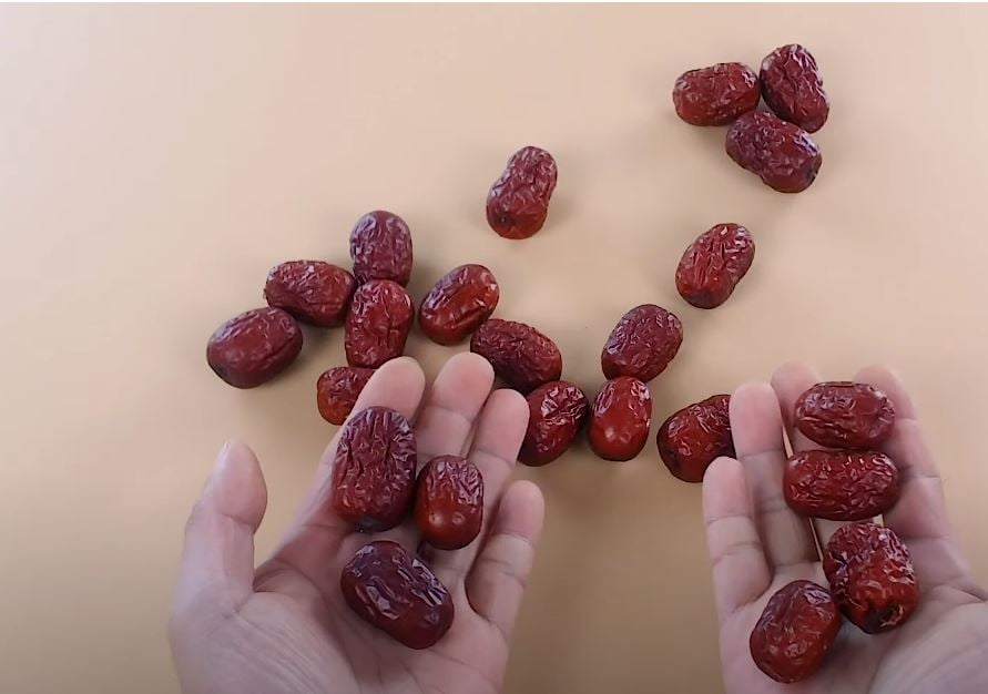 Nên chọn loại táo có kích thước đồng đều.