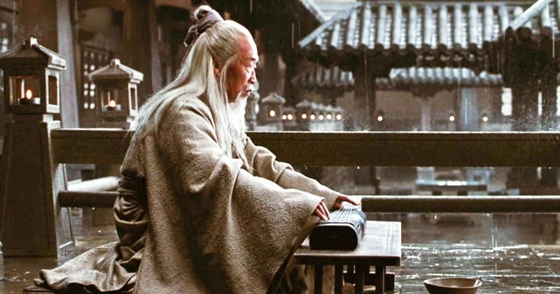 “Chân nhân bất lộ tướng, lộ tướng bất chân nhân” có ý khuyên mọi người nên biết khiêm nhường và không nên đánh giá người khác qua cử chỉ, dáng vẻ bên ngoài.