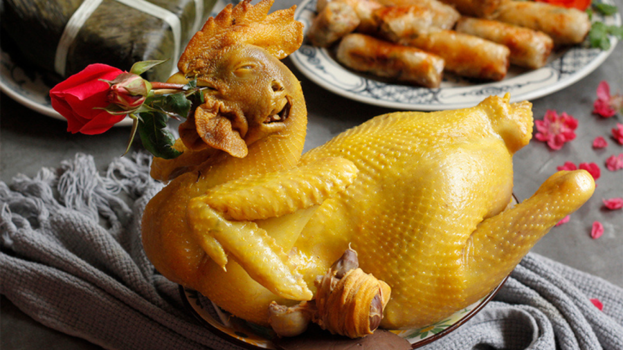 Gà là lễ vật quen thuộc để dâng lên bàn thờ