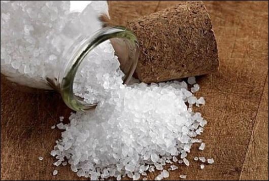 Chúng ta ngay từ khi còn nhỏ đã được dạy rằng pải kính trọng người lớn tuổi, hiếu thảo với cha mẹ. (ảnh minh họa)