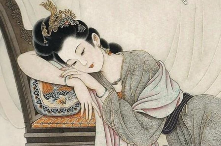Buổi tối là thời gian để tâm hồn nghỉ ngơi, không nên quá chua trọng bề ngoài như chải tóc. (Ảnh minh họa)