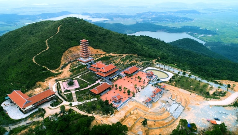 Chùa Đại Tuệ sở hữu nhiều tượng Phật bằng gỗ dâu nguyên khối nhất