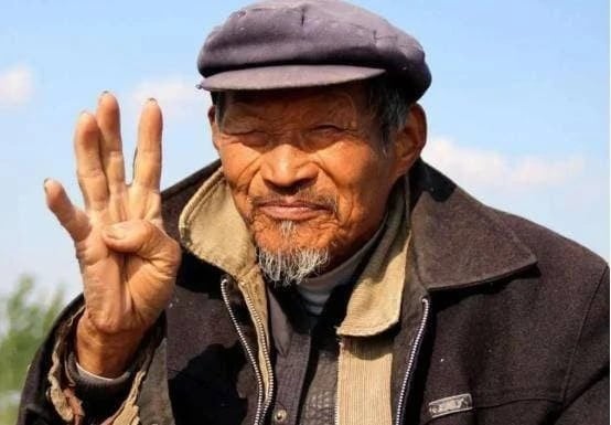 Sơ Quảng cho rằng “biết hài lòng sẽ không bị sỉ nhục, biết thích hợp và dừng lại sẽ không gặp nguy hiểm”, “thành công thân thoái là hợp với quy luật của Đạo Trời”.    