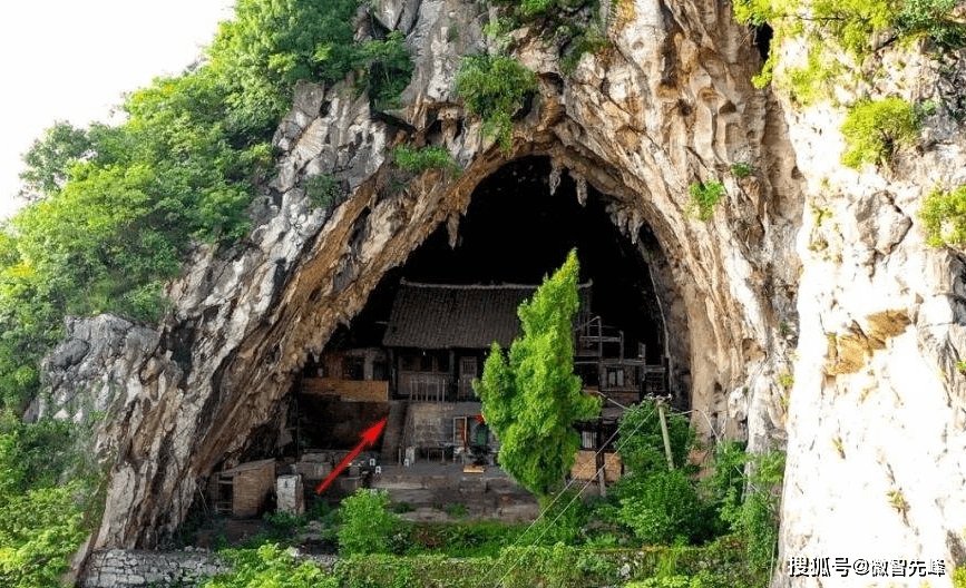 Lăng mộ là nơi đầy xui xẻo và mọi người thường không đến gần. 