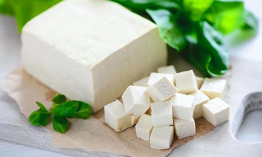 Đậu phụ có ít cholesterol, ít chất béo trung tính rất tốt cho sức khỏe.  