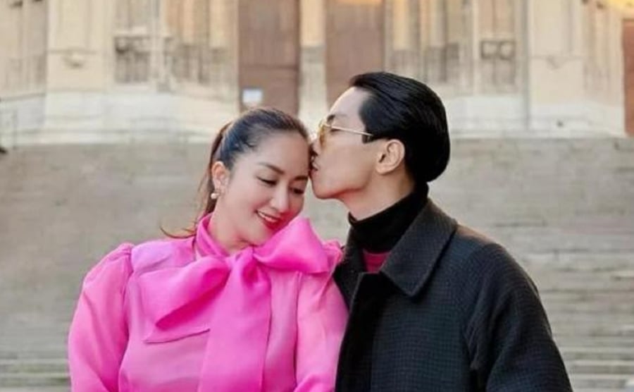Mới đây, Phan Hiển hờn dỗi khi bị bà xã Khánh Thi nhận xét chiều cao khiêm tốn. Ông xã Khánh Thi viết: 