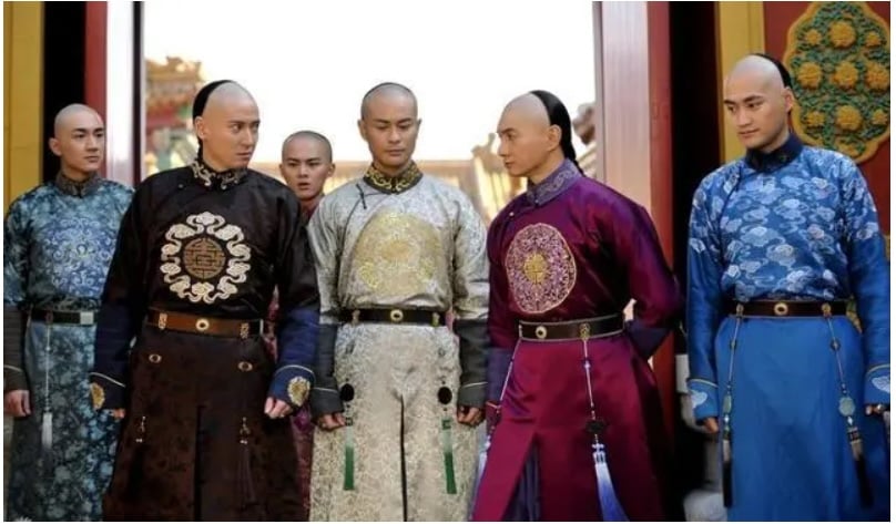 Các hoàng đế nhà Thanh đã phải tính toán kỹ lưỡng để kiềm chế và kiểm soát những thân vương mạnh mẽ, ngăn chặn khả năng họ nổi dậy