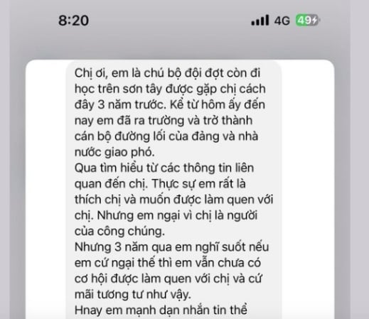Thanh Hương mới đây chia sẻ tin nhắn nhận được từ một chàng trai kém tuổi bày tỏ tình cảm. Cô chỉ biết cảm ơn và hóm hỉnh đùa rằng những người đàn ông đã có chủ rồi thỉnh thoảng vẫn nhắn thế này thì cô sẽ đăng lên mạng cho vui. 