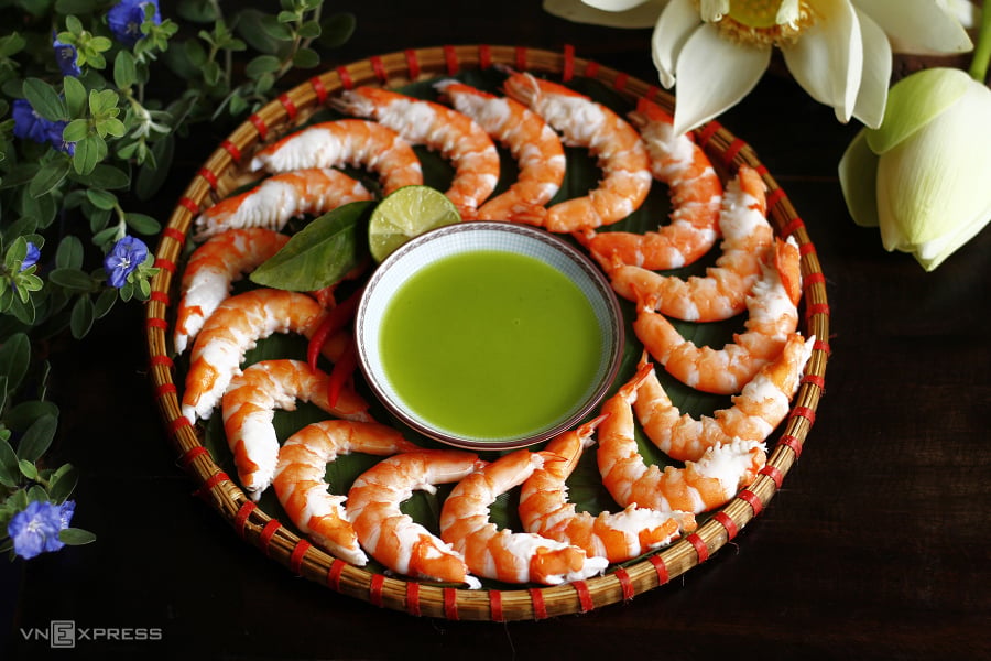 Tôm luộc theo cách này ăn ngon, không bị tanh