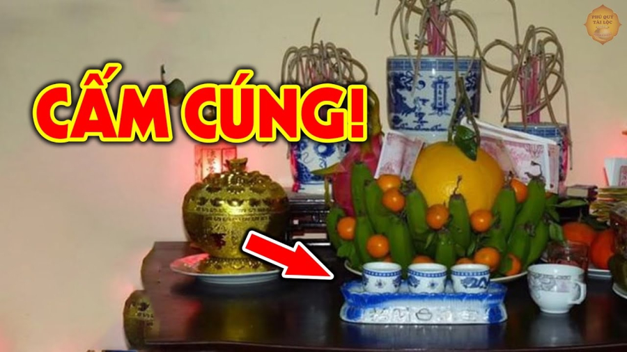 Lưu ý dù dùng nước gì thì cũng cần dâng cúng với lòng thành và chú ý nguồn nước, tuyệt đối không dùng nước không sạch để thờ cúng. Các loại nước rượu bia, nước ngọt không rõ nguồn gốc cũng không được cúng, không đặt các loại nước hết hạn lên cúng.    
