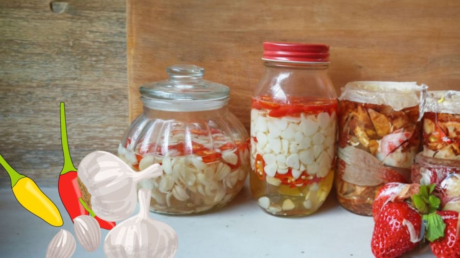 Chú ý sơ chế tỏi sẽ giúp món tỏi ngâm giòn trắng, không bị xanh
