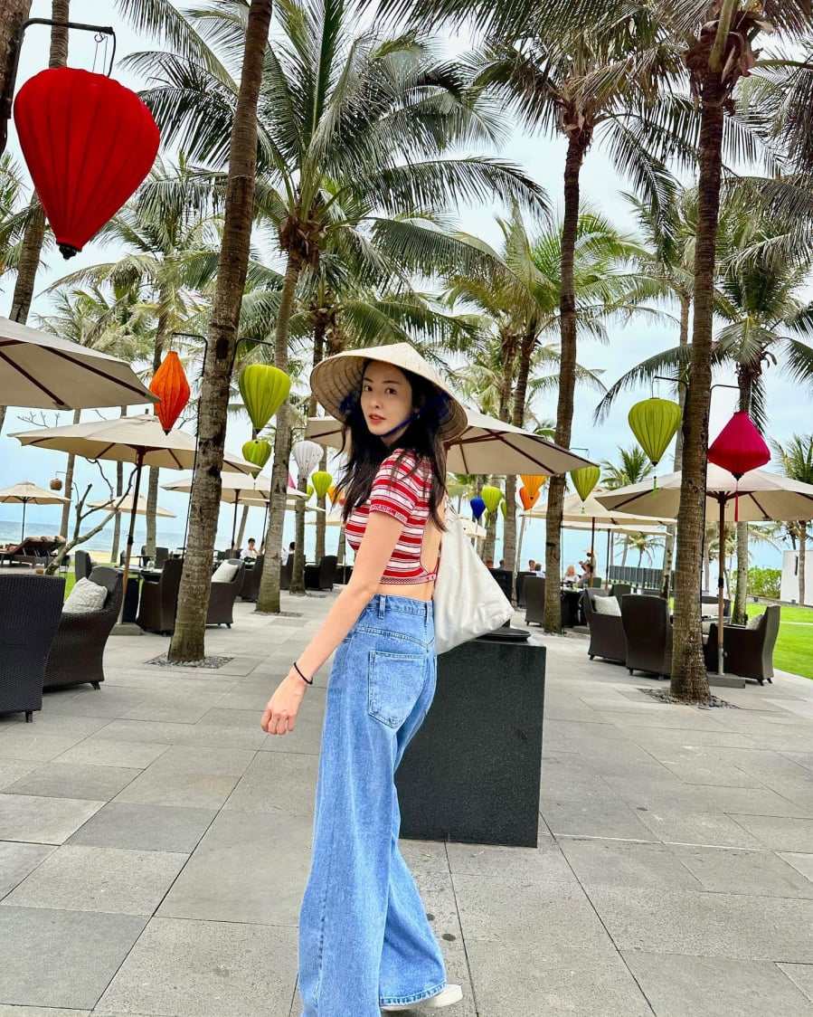 Cô ăn diện hợp xu hướng.