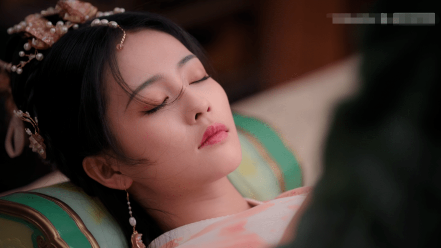 Người xưa ngủ trên gối sứ